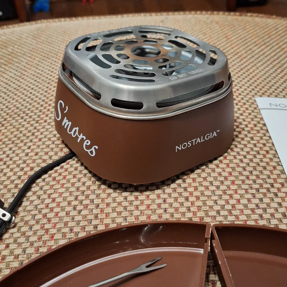 Nostalgia Electric S'mores Maker - Black and Silver